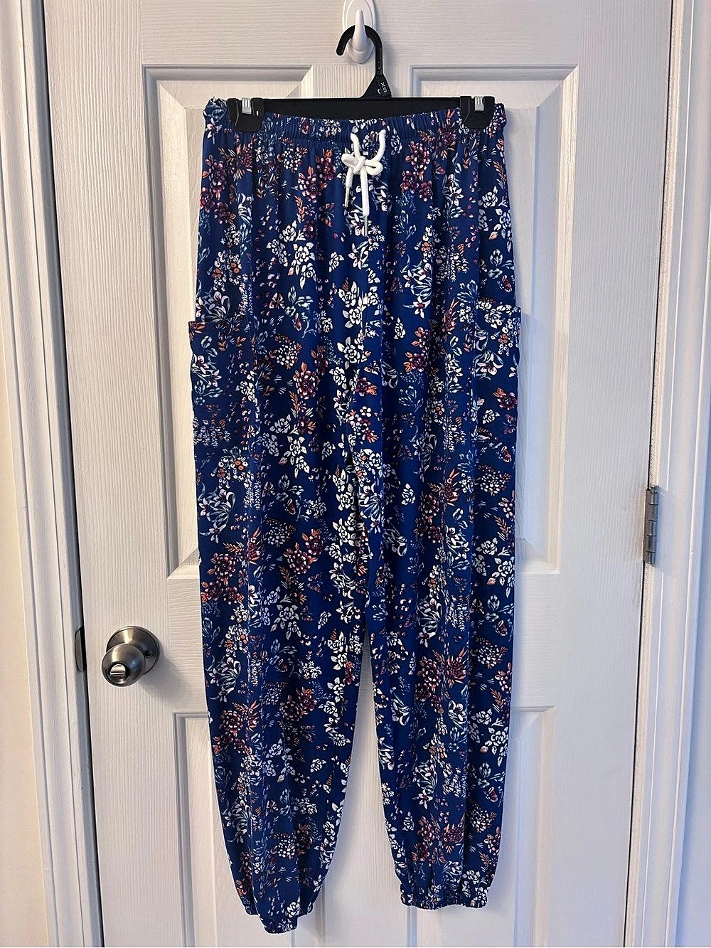 QIANXIZHAN Floral Jogger Pants in Blue Size Medium Like New
